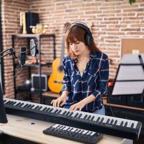 Folding Piano Keyboard 88 Keys Rechargeable Full Size Semi Weighted Piano Digital Electronic Piano with LCD Screen Carry Bag Mic Sheet Music Stand Sti (Type: Battery_Black)